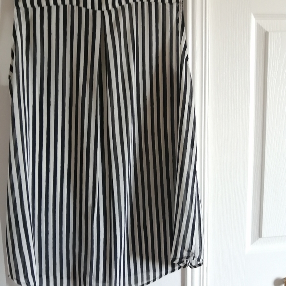 Top - Picture 2 of 3